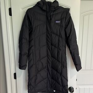 Like New Patagonia Women's Down With It Parka - Black
